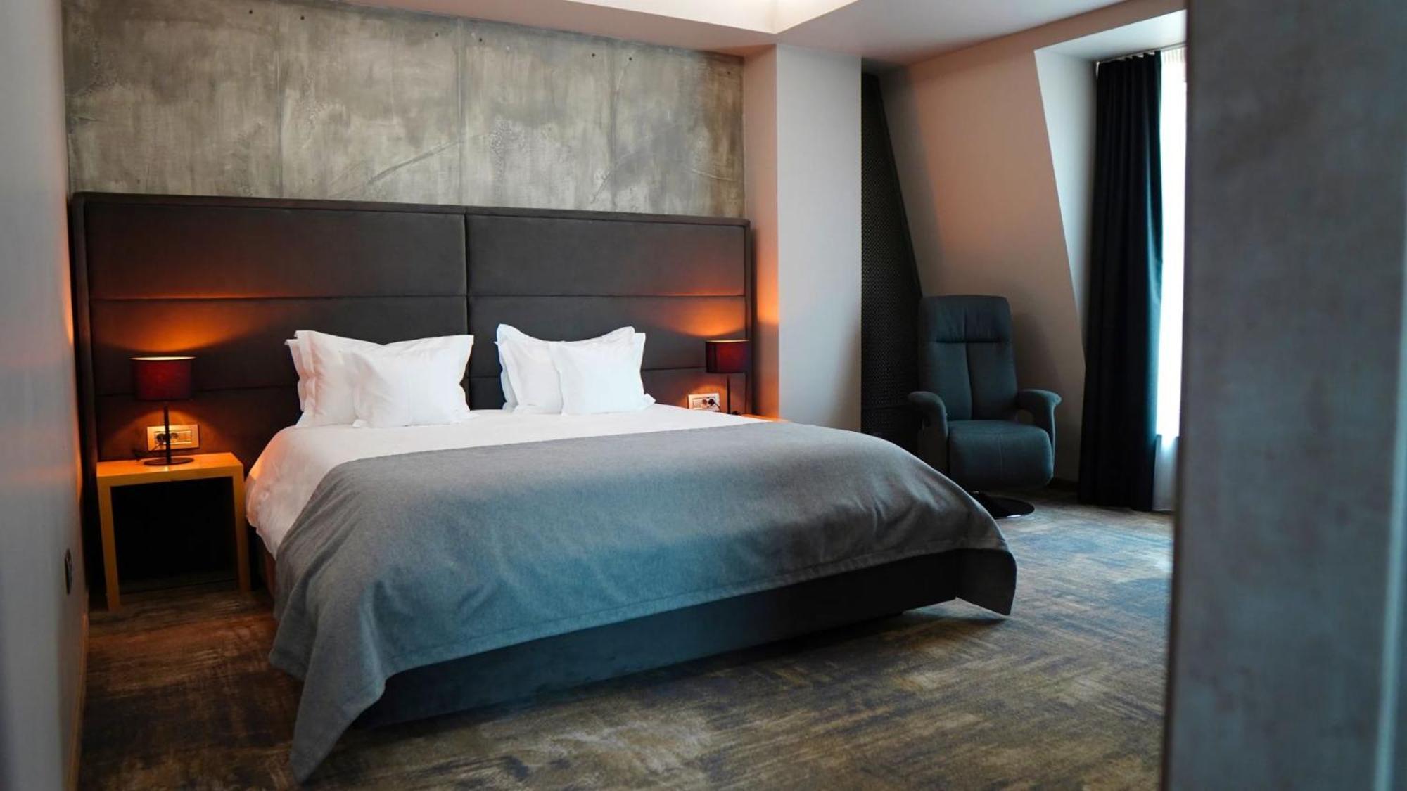 Aniroc Signature Hotel Arad Zewnętrze zdjęcie A room at the hotel