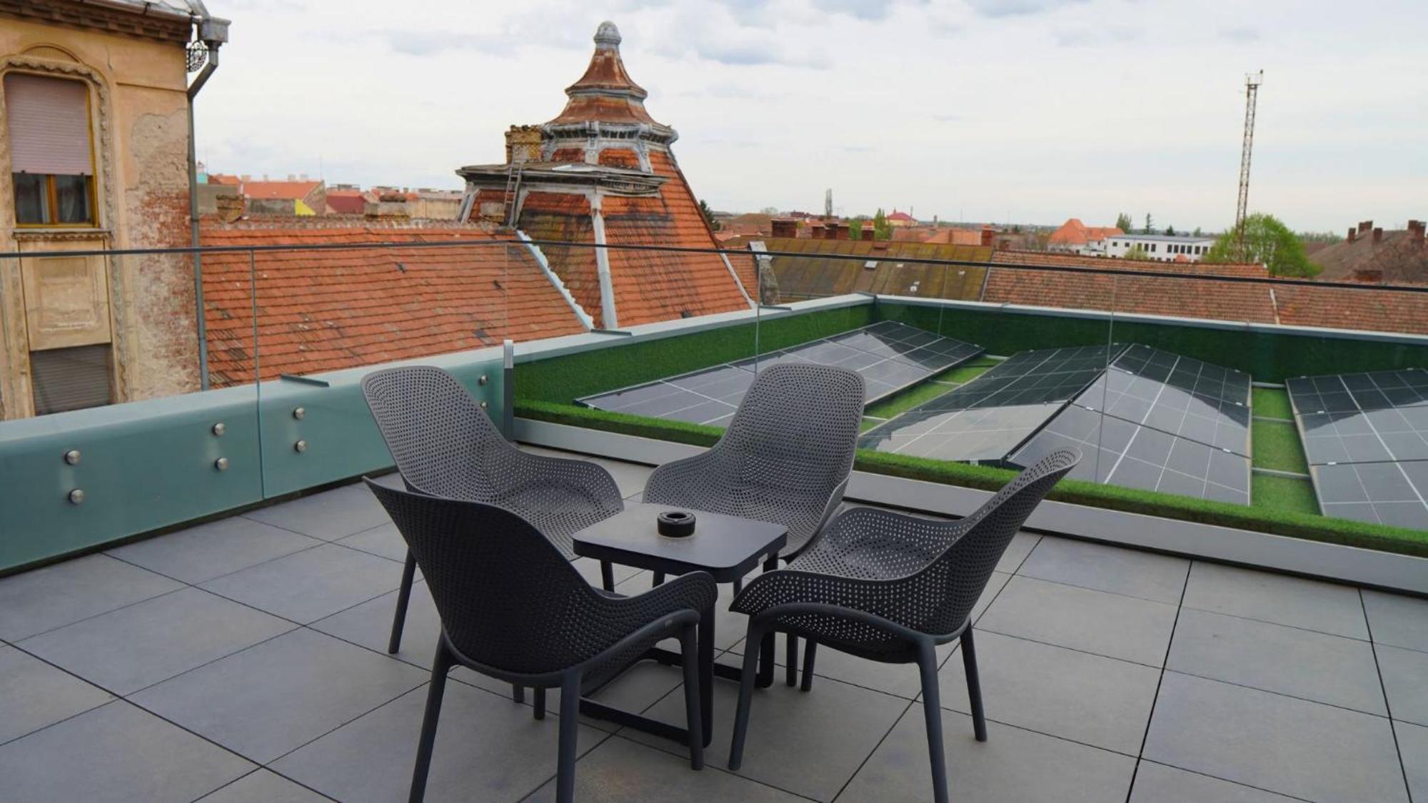 Aniroc Signature Hotel Arad Zewnętrze zdjęcie Rooftop terrace