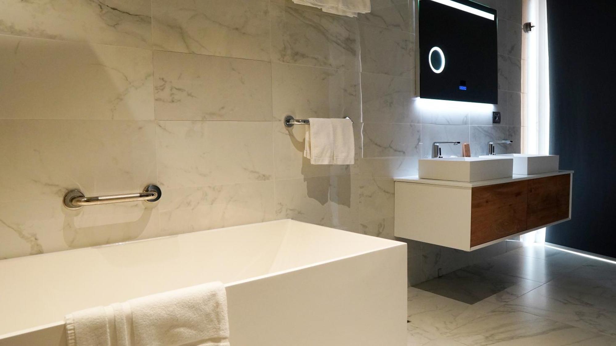 Aniroc Signature Hotel Arad Zewnętrze zdjęcie Bathroom