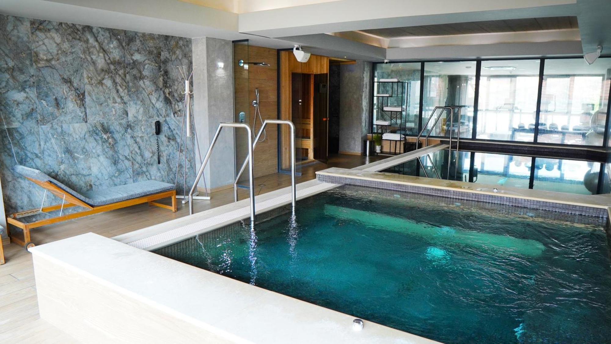 Aniroc Signature Hotel Arad Zewnętrze zdjęcie A spa in the hotel