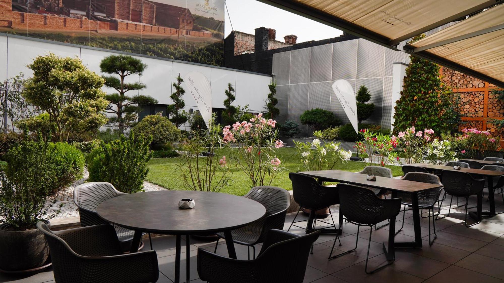 Aniroc Signature Hotel Arad Zewnętrze zdjęcie The garden
