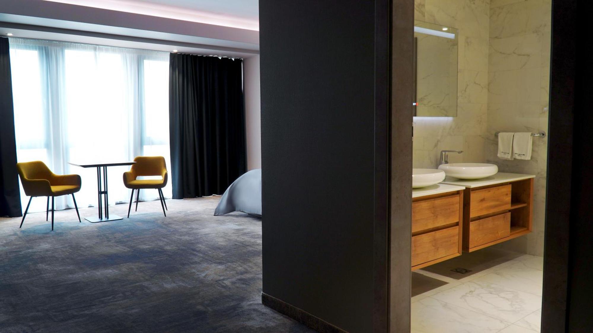 Aniroc Signature Hotel Arad Zewnętrze zdjęcie A room at the hotel